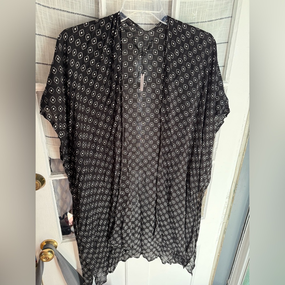 Ten Thousand Villages Black and White Patterned Kimono